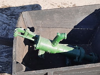 Nostalgische kruiwagen met waterpomp - afbeelding 10 van  10