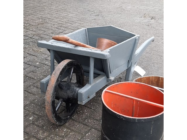 Nostalgische kruiwagen - afbeelding 7 van  11