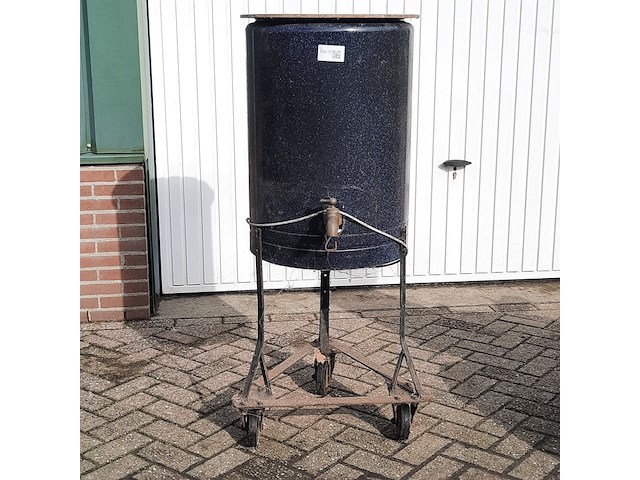 Nostalgische kunstmelkmenger - afbeelding 1 van  7