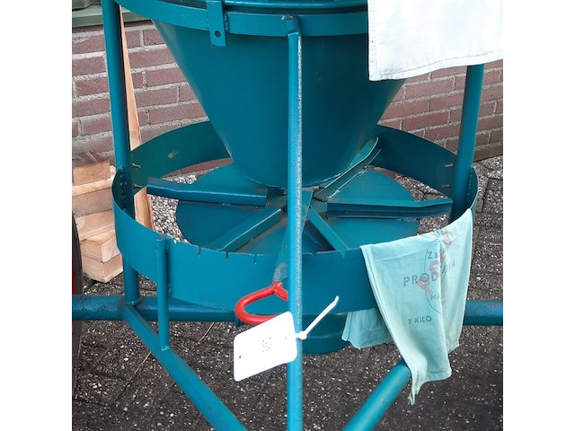 Nostalgische kunstmeststrooier - afbeelding 2 van  12