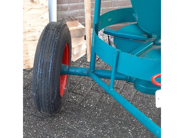 Nostalgische kunstmeststrooier - afbeelding 4 van  12