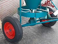 Nostalgische kunstmeststrooier - afbeelding 7 van  12