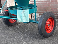 Nostalgische kunstmeststrooier - afbeelding 9 van  12