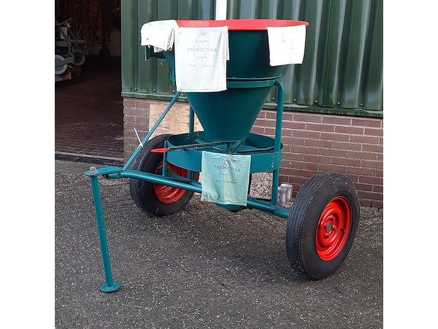 Nostalgische kunstmeststrooier - afbeelding 11 van  12