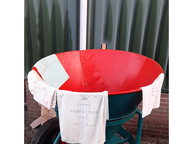 Nostalgische kunstmeststrooier - afbeelding 12 van  12