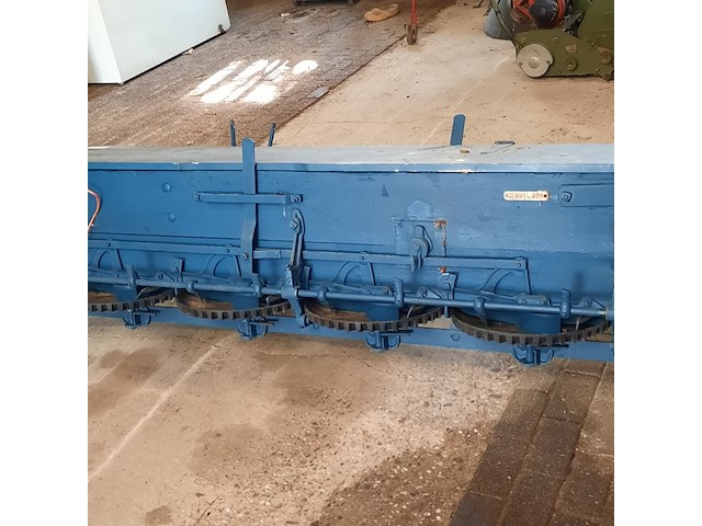 Nostalgische kunstmeststrooier - afbeelding 2 van  11