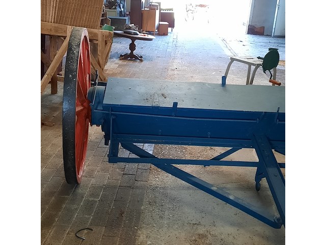 Nostalgische kunstmeststrooier - afbeelding 7 van  11