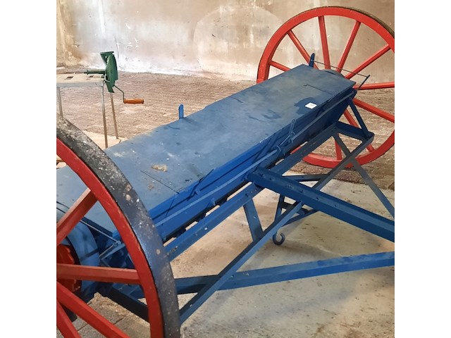 Nostalgische kunstmeststrooier - afbeelding 9 van  11