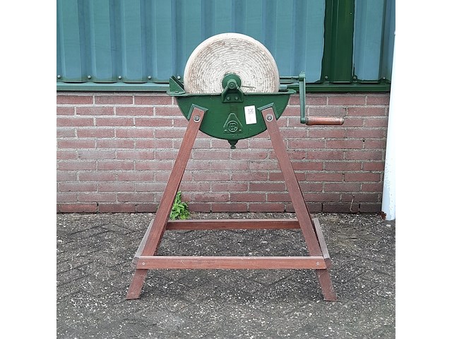 Nostalgische maaimes slijpinrichting - afbeelding 1 van  9
