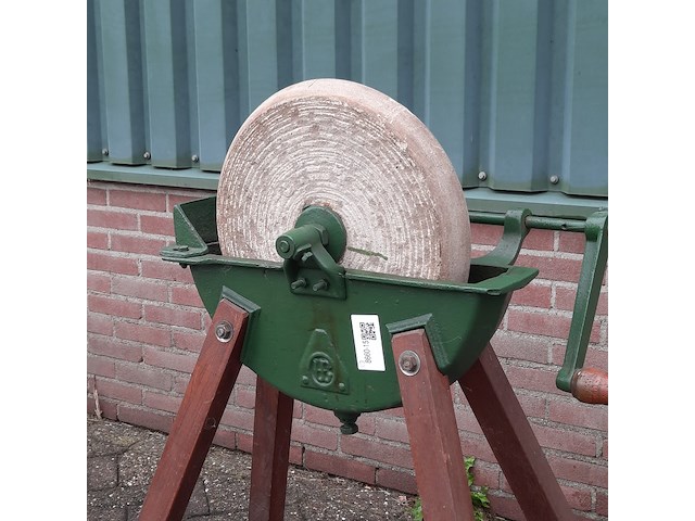 Nostalgische maaimes slijpinrichting - afbeelding 3 van  9