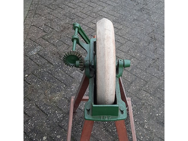 Nostalgische maaimes slijpinrichting - afbeelding 8 van  9