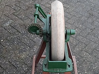 Nostalgische maaimes slijpinrichting - afbeelding 8 van  9