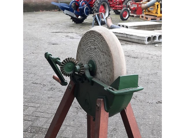 Nostalgische maaimes slijpinrichting - afbeelding 9 van  9