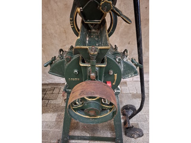 Nostalgische maalmolen met bascule, diamant-silex - afbeelding 8 van  14