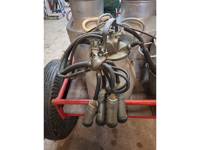 Nostalgische melkmachine - afbeelding 14 van  17