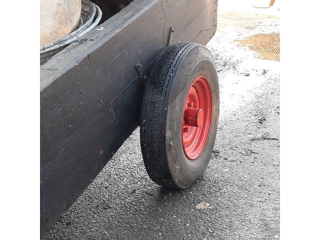 Nostalgische melkwagen met 2x melkbus - afbeelding 5 van  10