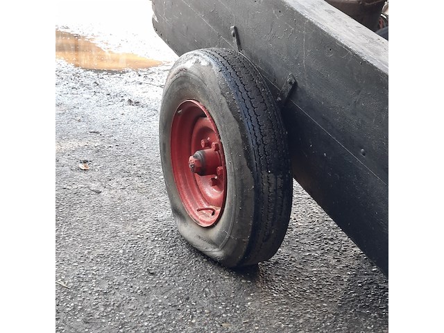 Nostalgische melkwagen met 2x melkbus - afbeelding 6 van  10
