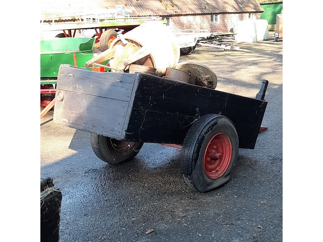 Nostalgische melkwagen met 2x melkbus - afbeelding 7 van  10