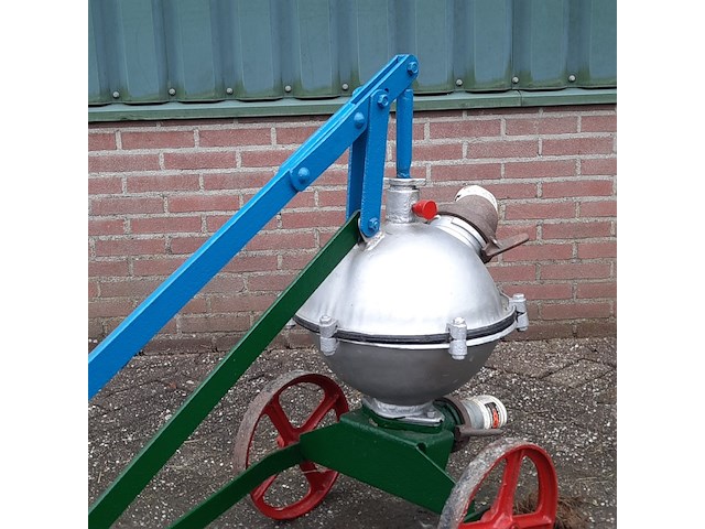 Nostalgische mestpomp, handbediend - afbeelding 3 van  9