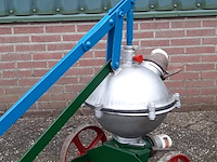 Nostalgische mestpomp, handbediend - afbeelding 3 van  9