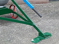 Nostalgische mestpomp, handbediend - afbeelding 6 van  9