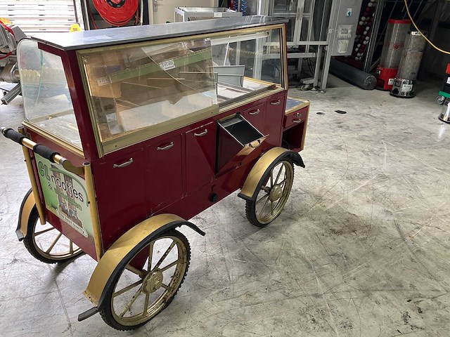 Nostalgische mobiele noten wagen - afbeelding 2 van  2