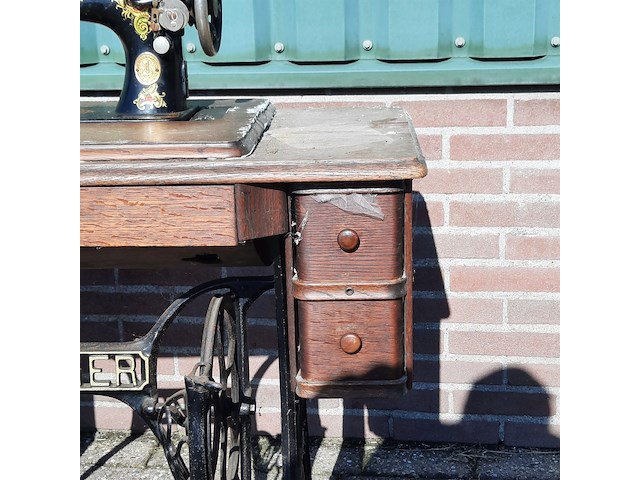 Nostalgische naaimachine singer - afbeelding 13 van  14