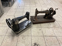 Nostalgische naaimachines (2x) - afbeelding 1 van  6