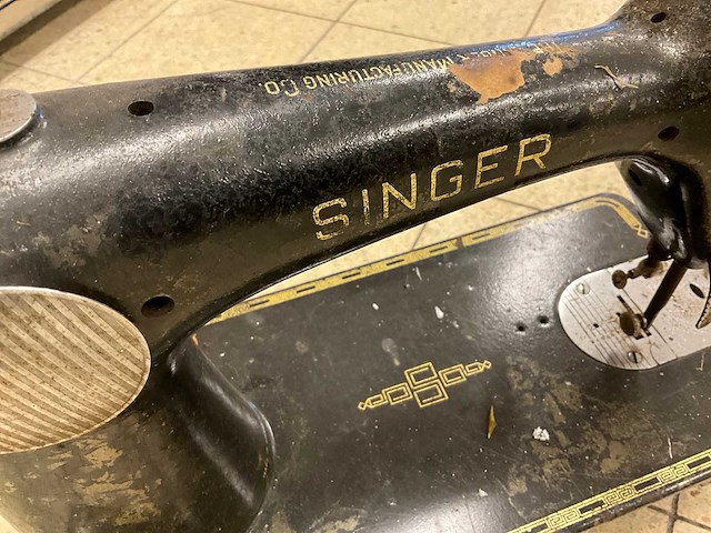 Nostalgische naaimachines (2x) - afbeelding 3 van  6