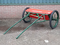 Nostalgische paard getrokken strooier schieferstein