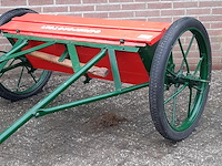 Nostalgische paard getrokken strooier schieferstein - afbeelding 2 van  7