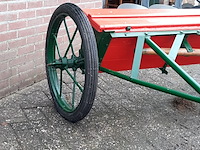 Nostalgische paard getrokken strooier schieferstein - afbeelding 3 van  7