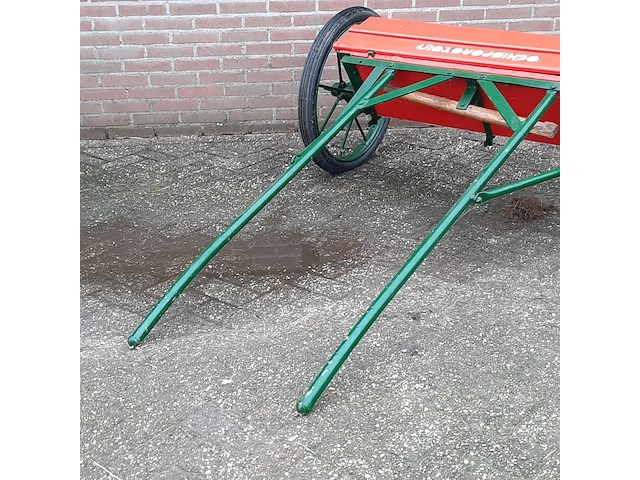 Nostalgische paard getrokken strooier schieferstein - afbeelding 5 van  7