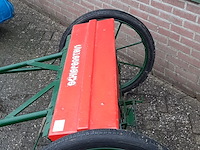 Nostalgische paard getrokken strooier schieferstein - afbeelding 6 van  7