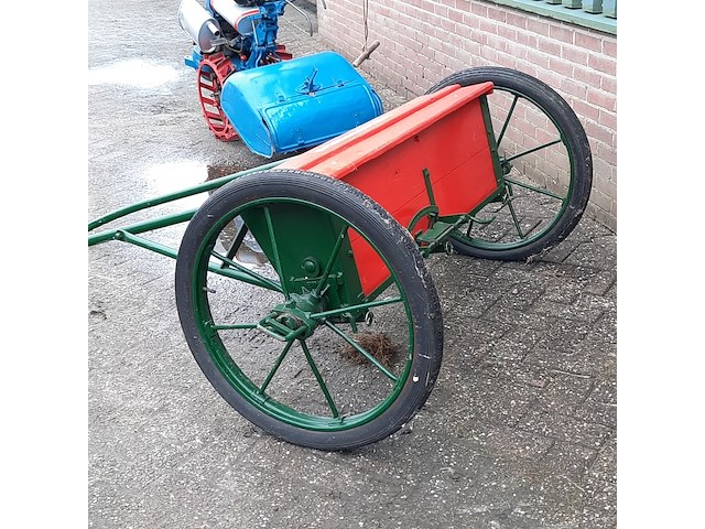 Nostalgische paard getrokken strooier schieferstein - afbeelding 7 van  7