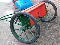 Nostalgische paard getrokken strooier schieferstein - afbeelding 7 van  7