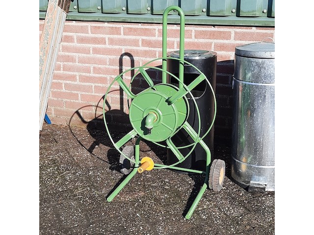 Nostalgische slangenhaspel, pedaalemmer en asbak - afbeelding 3 van  4