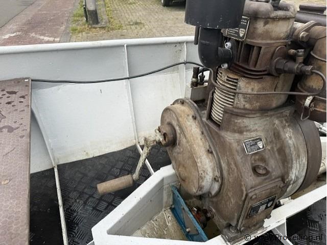 Nostalgische stalen motorschouw - afbeelding 9 van  11