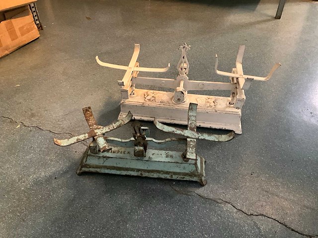 Nostalgische weegschalen (2x) - afbeelding 1 van  6
