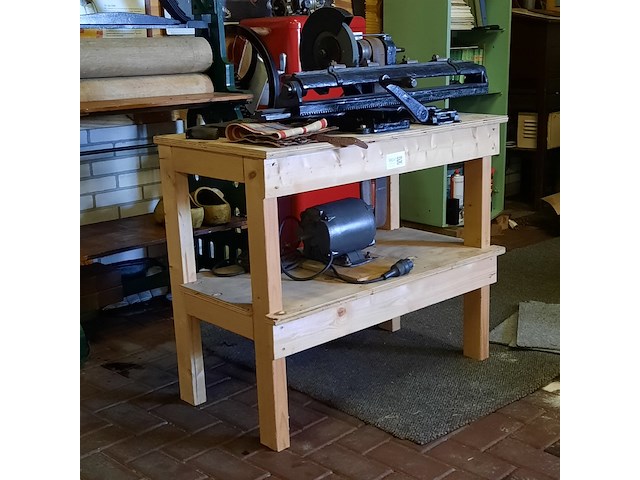 Nostalgische werkbankslijpinrichting - afbeelding 1 van  8