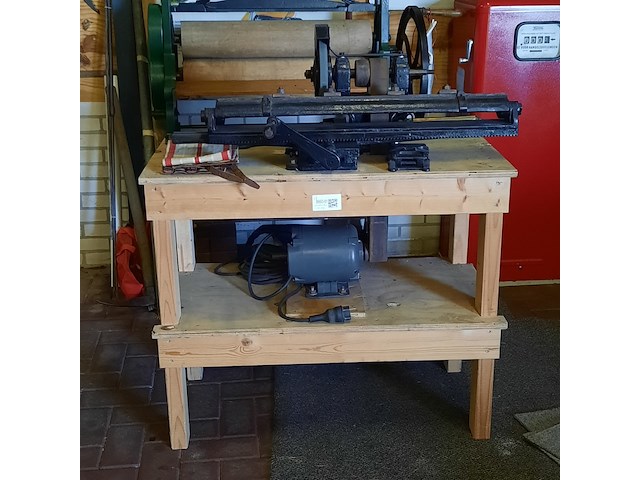 Nostalgische werkbankslijpinrichting - afbeelding 2 van  8