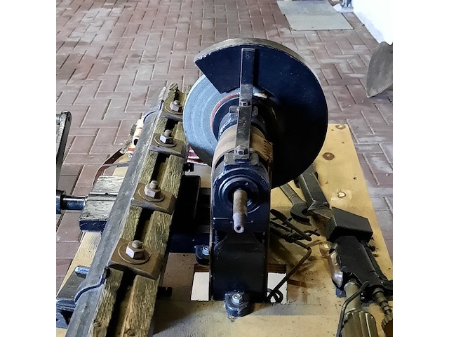 Nostalgische werkbankslijpinrichting - afbeelding 5 van  8