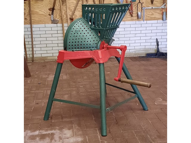 Nostalgische wortelsnijmachine - afbeelding 1 van  5