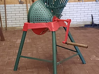 Nostalgische wortelsnijmachine - afbeelding 1 van  5