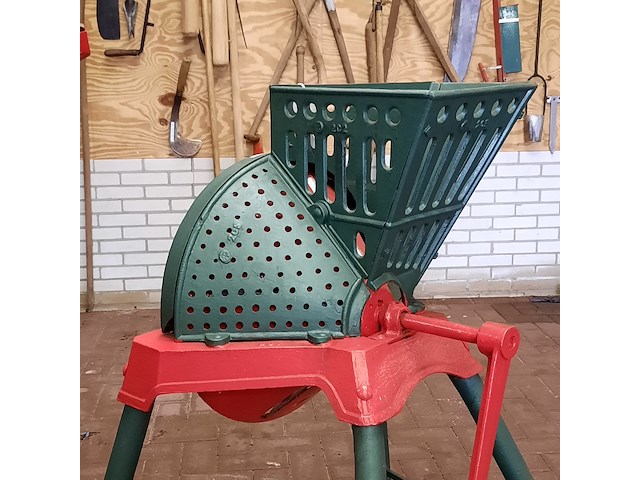 Nostalgische wortelsnijmachine - afbeelding 2 van  5