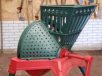 Nostalgische wortelsnijmachine - afbeelding 2 van  5