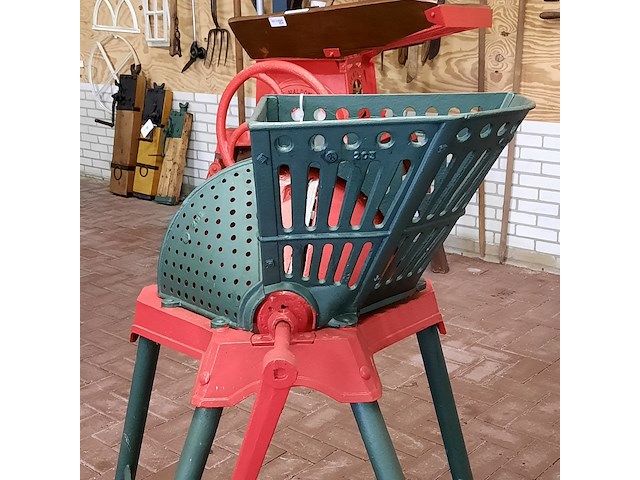 Nostalgische wortelsnijmachine - afbeelding 4 van  5