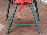 Nostalgische wortelsnijmachine - afbeelding 5 van  5