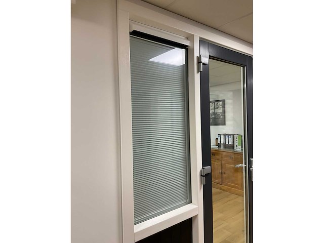 Novafront dubbele kunststof openslaande tuindeuren in kozijn - afbeelding 3 van  27