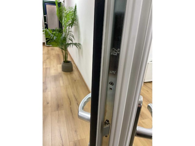 Novafront dubbele kunststof openslaande tuindeuren in kozijn - afbeelding 6 van  27